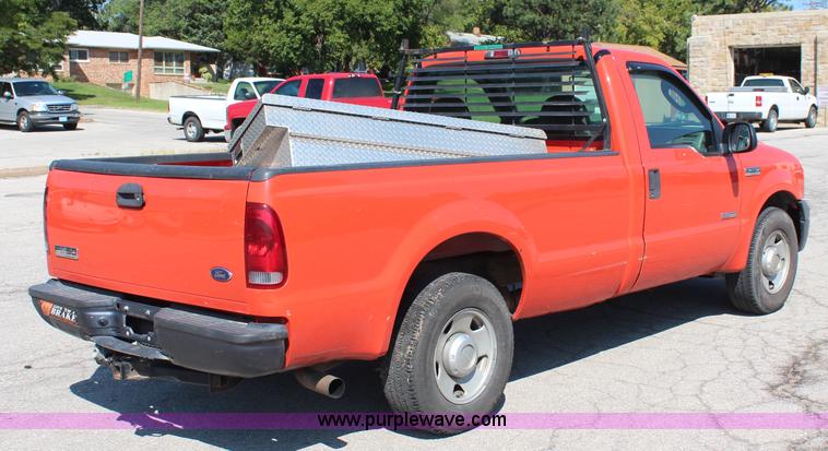 image for item I5837 2003 Ford F250 Super Duty XL pickup truck
