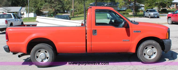 image for item I5837 2003 Ford F250 Super Duty XL pickup truck
