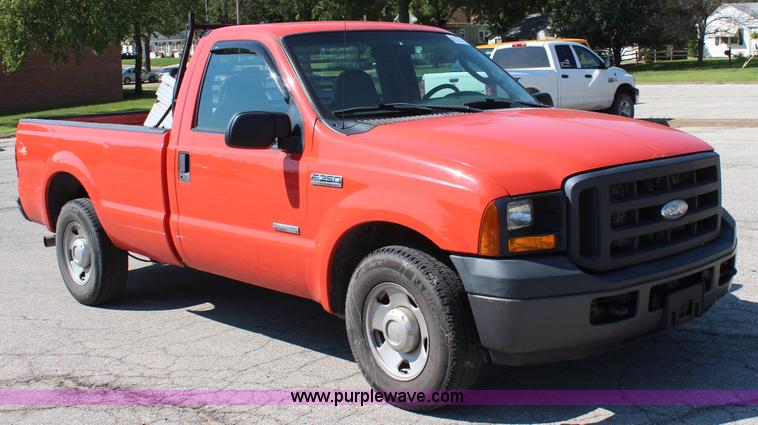 image for item I5837 2003 Ford F250 Super Duty XL pickup truck