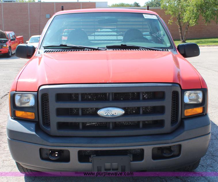 image for item I5837 2003 Ford F250 Super Duty XL pickup truck