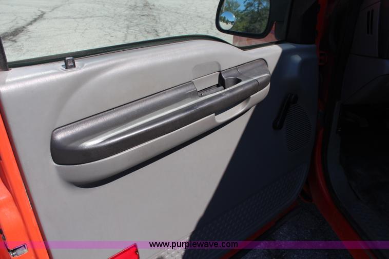 image for item I5837 2003 Ford F250 Super Duty XL pickup truck