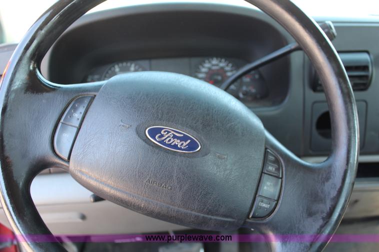 image for item I5837 2003 Ford F250 Super Duty XL pickup truck