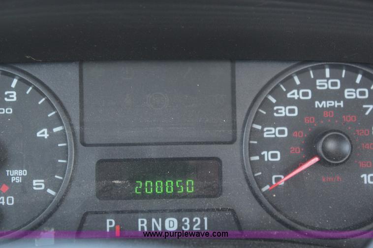 image for item I5837 2003 Ford F250 Super Duty XL pickup truck