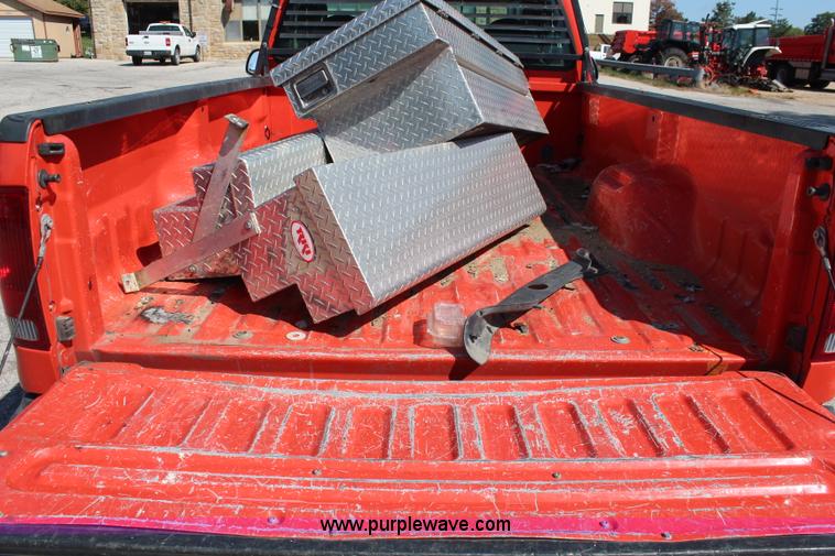 image for item I5837 2003 Ford F250 Super Duty XL pickup truck
