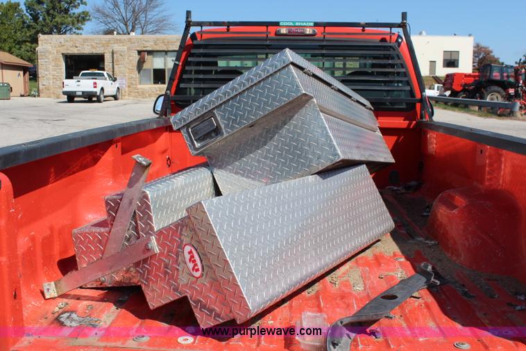 image for item I5837 2003 Ford F250 Super Duty XL pickup truck