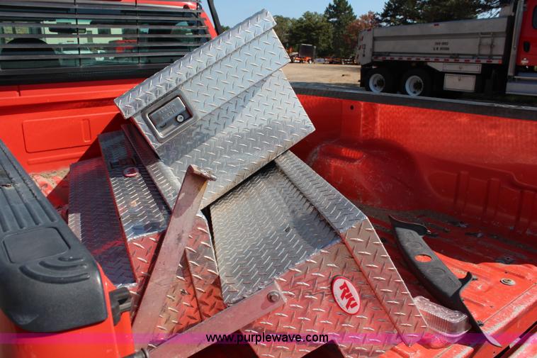 image for item I5837 2003 Ford F250 Super Duty XL pickup truck
