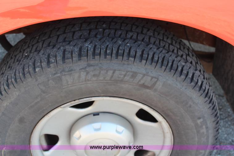 image for item I5837 2003 Ford F250 Super Duty XL pickup truck