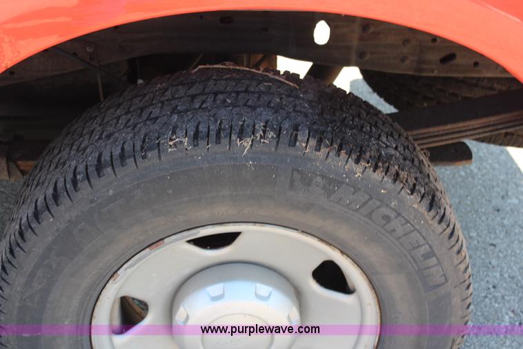 image for item I5837 2003 Ford F250 Super Duty XL pickup truck