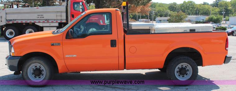 image for item I5838 2003 Ford F250 Super Duty XL pickup truck