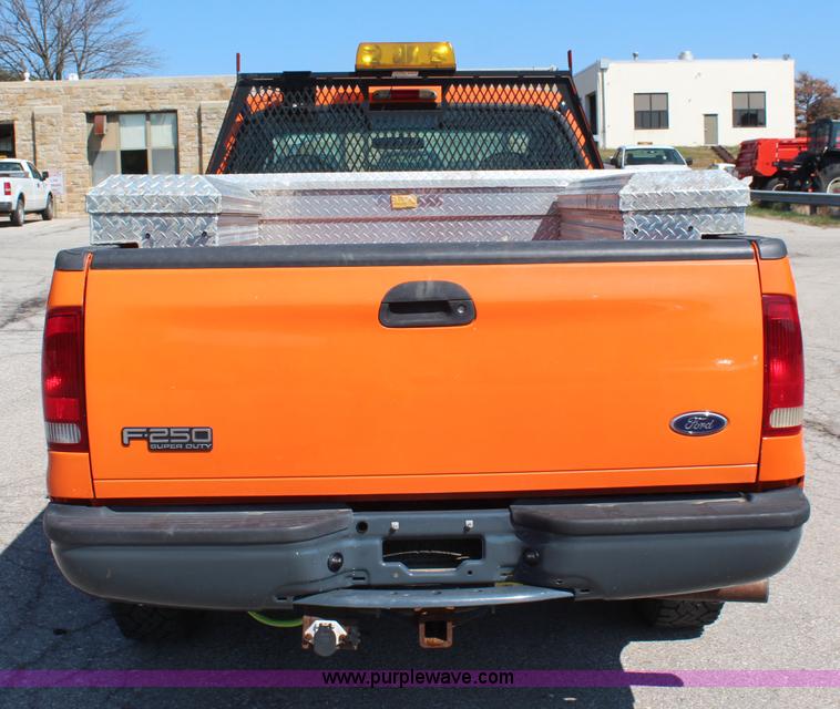 image for item I5838 2003 Ford F250 Super Duty XL pickup truck