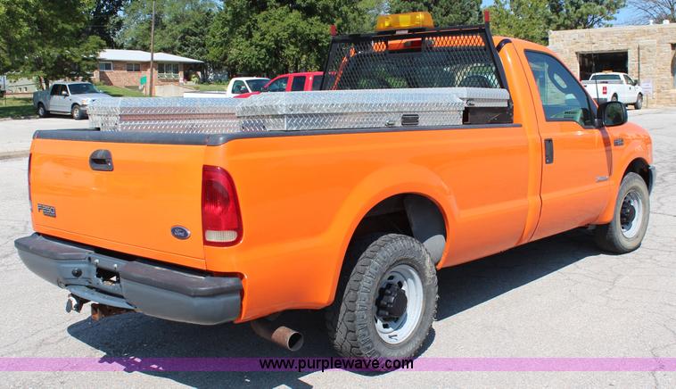 image for item I5838 2003 Ford F250 Super Duty XL pickup truck