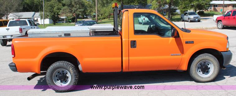 image for item I5838 2003 Ford F250 Super Duty XL pickup truck