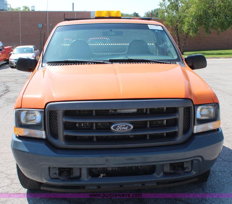 image for item I5838 2003 Ford F250 Super Duty XL pickup truck