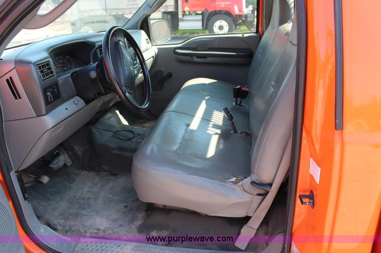 image for item I5838 2003 Ford F250 Super Duty XL pickup truck