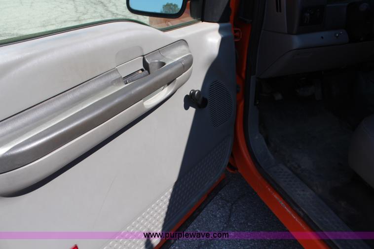 image for item I5838 2003 Ford F250 Super Duty XL pickup truck