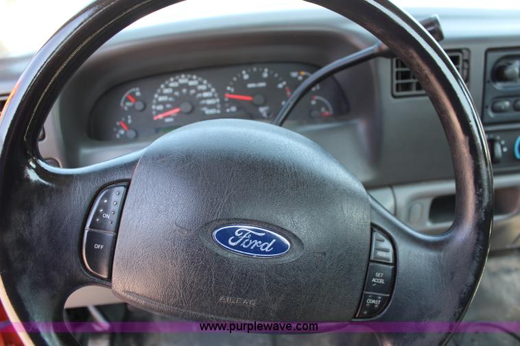 image for item I5838 2003 Ford F250 Super Duty XL pickup truck