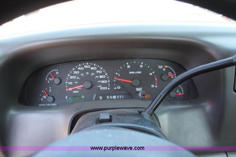 image for item I5838 2003 Ford F250 Super Duty XL pickup truck