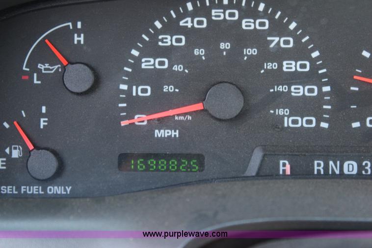 image for item I5838 2003 Ford F250 Super Duty XL pickup truck