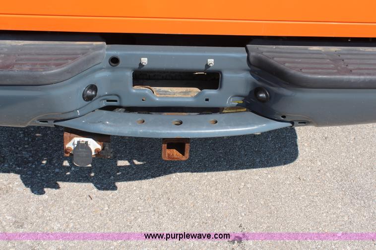 image for item I5838 2003 Ford F250 Super Duty XL pickup truck