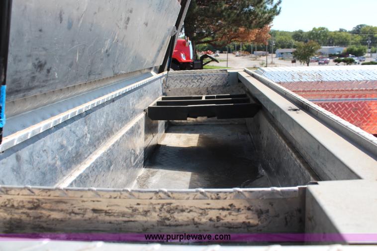 image for item I5838 2003 Ford F250 Super Duty XL pickup truck