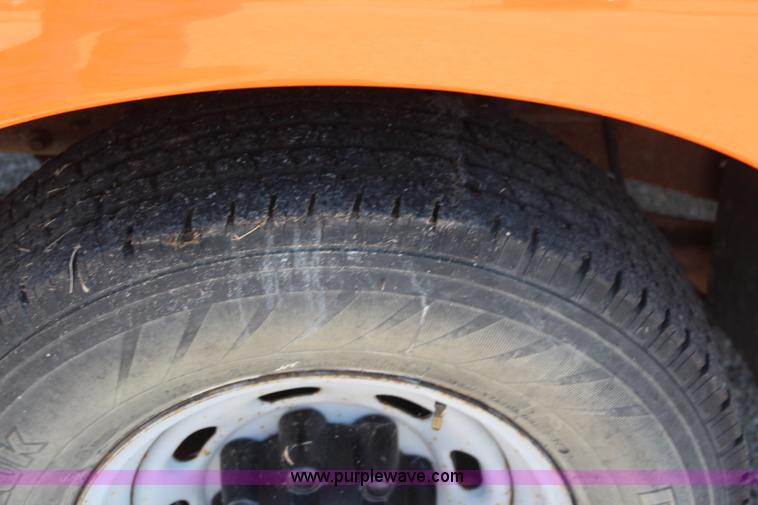 image for item I5838 2003 Ford F250 Super Duty XL pickup truck