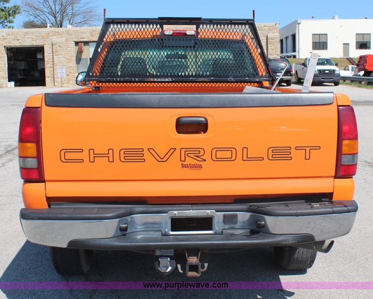 image for item I5839 2002 Chevrolet Sliverado 2500HD pickup truck
