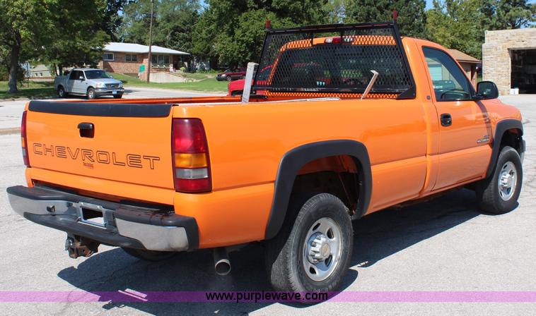 image for item I5839 2002 Chevrolet Sliverado 2500HD pickup truck