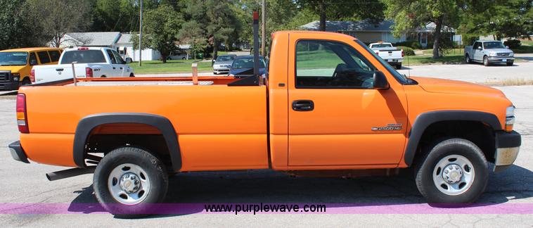 image for item I5839 2002 Chevrolet Sliverado 2500HD pickup truck