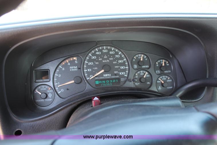 image for item I5839 2002 Chevrolet Sliverado 2500HD pickup truck