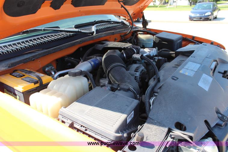 image for item I5839 2002 Chevrolet Sliverado 2500HD pickup truck