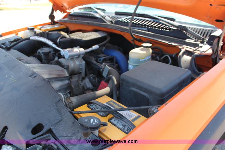 image for item I5839 2002 Chevrolet Sliverado 2500HD pickup truck