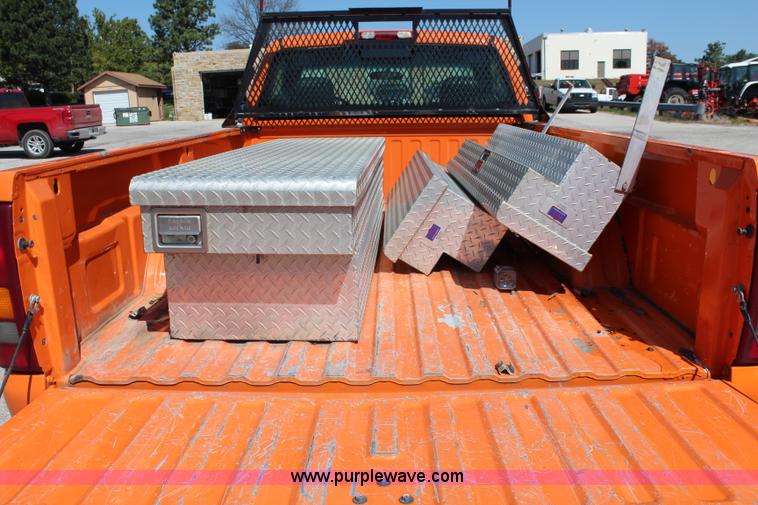 image for item I5839 2002 Chevrolet Sliverado 2500HD pickup truck