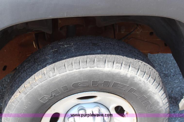 image for item I5839 2002 Chevrolet Sliverado 2500HD pickup truck