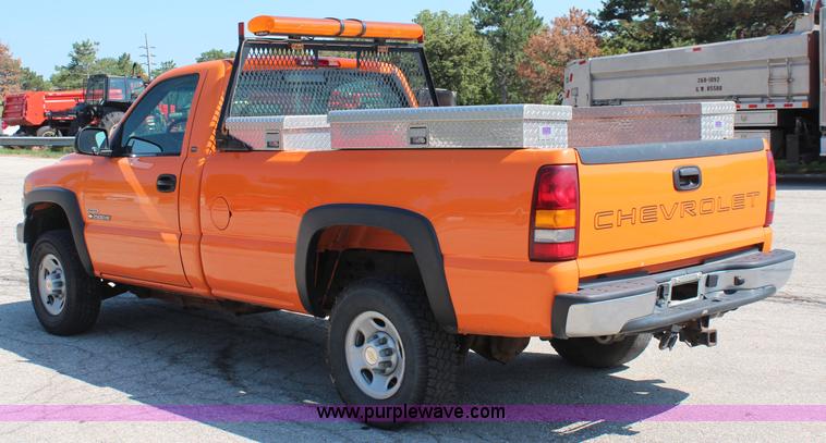 image for item I5840 2002 Chevrolet Silverado 2500HD pickup truck
