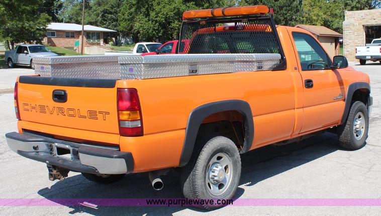 image for item I5840 2002 Chevrolet Silverado 2500HD pickup truck