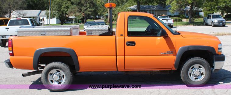 image for item I5840 2002 Chevrolet Silverado 2500HD pickup truck