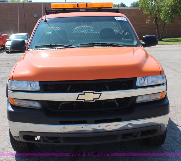 image for item I5840 2002 Chevrolet Silverado 2500HD pickup truck