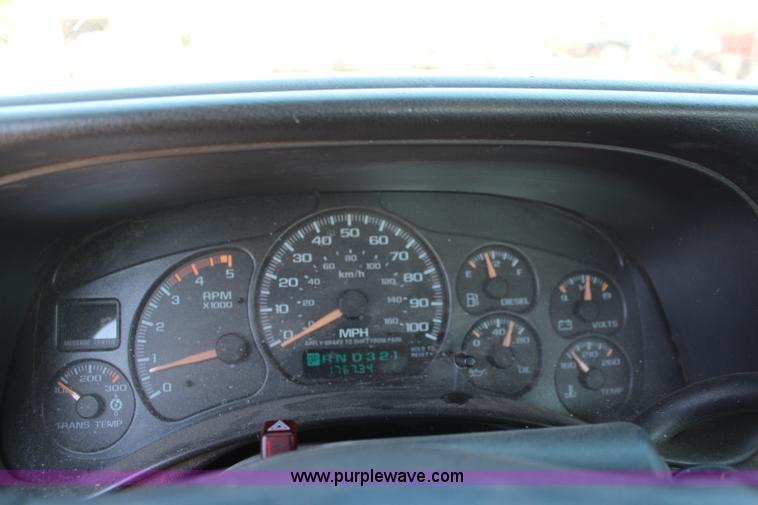 image for item I5840 2002 Chevrolet Silverado 2500HD pickup truck