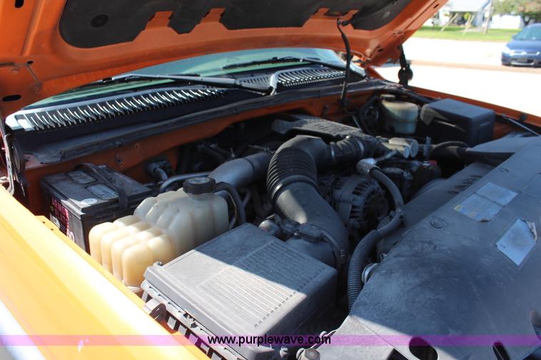 image for item I5840 2002 Chevrolet Silverado 2500HD pickup truck