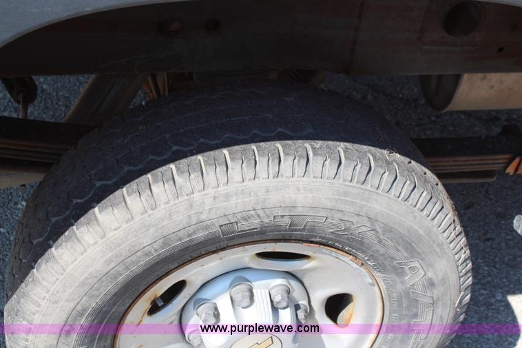 image for item I5840 2002 Chevrolet Silverado 2500HD pickup truck