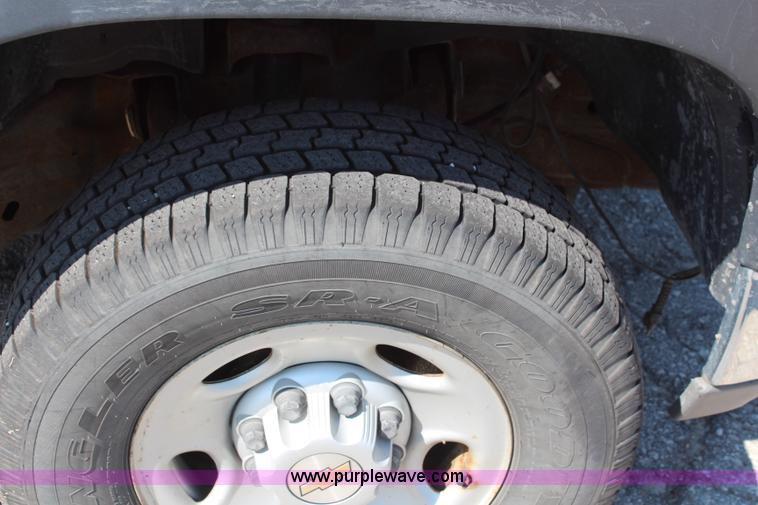 image for item I5840 2002 Chevrolet Silverado 2500HD pickup truck