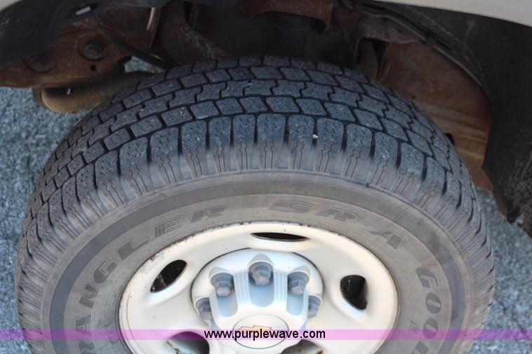 image for item I5840 2002 Chevrolet Silverado 2500HD pickup truck