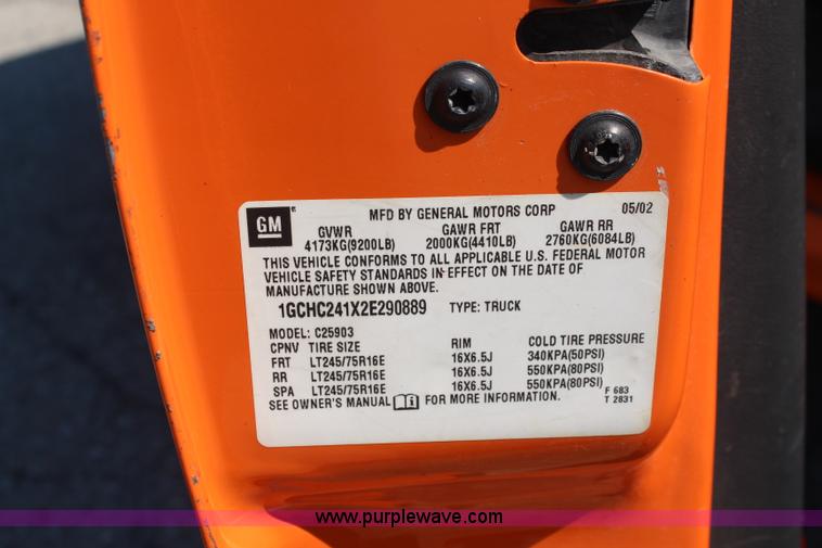 image for item I5840 2002 Chevrolet Silverado 2500HD pickup truck