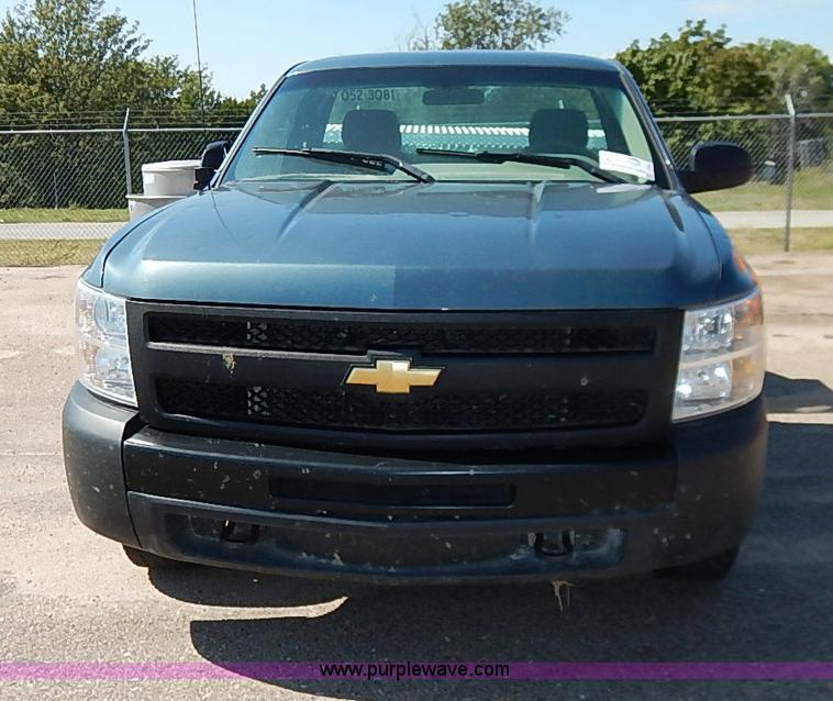 image for item J3005 2011 Chevrolet Silverado 1500 pickup truck