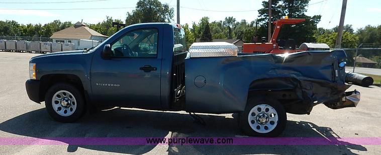 image for item J3005 2011 Chevrolet Silverado 1500 pickup truck