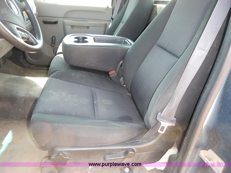 image for item J3005 2011 Chevrolet Silverado 1500 pickup truck