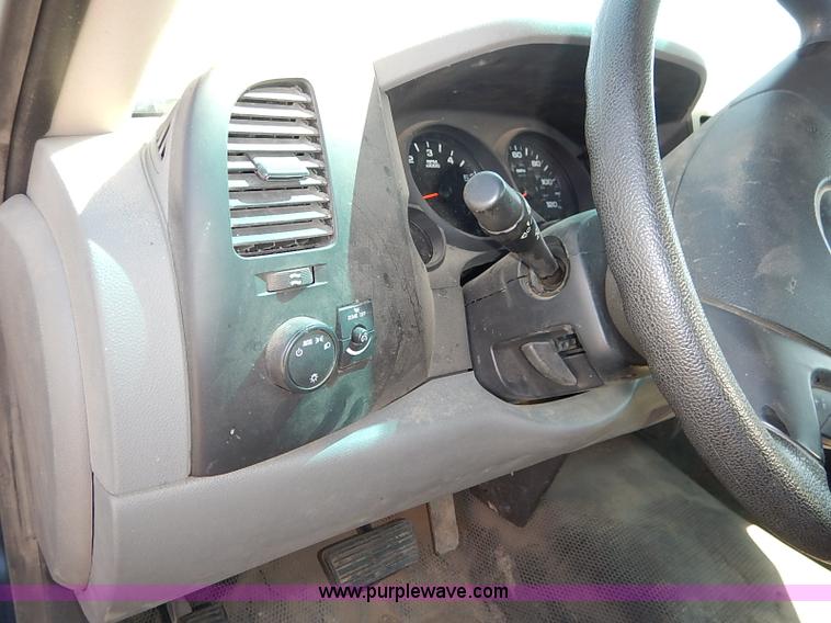 image for item J3005 2011 Chevrolet Silverado 1500 pickup truck