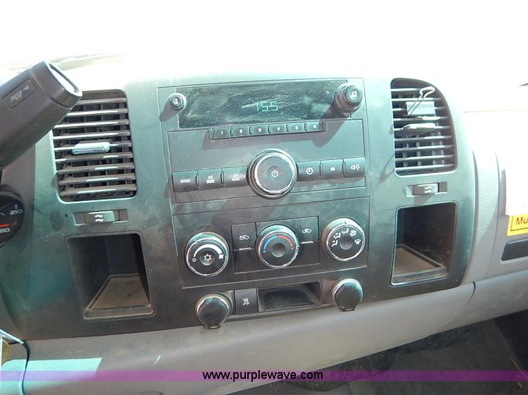 image for item J3005 2011 Chevrolet Silverado 1500 pickup truck