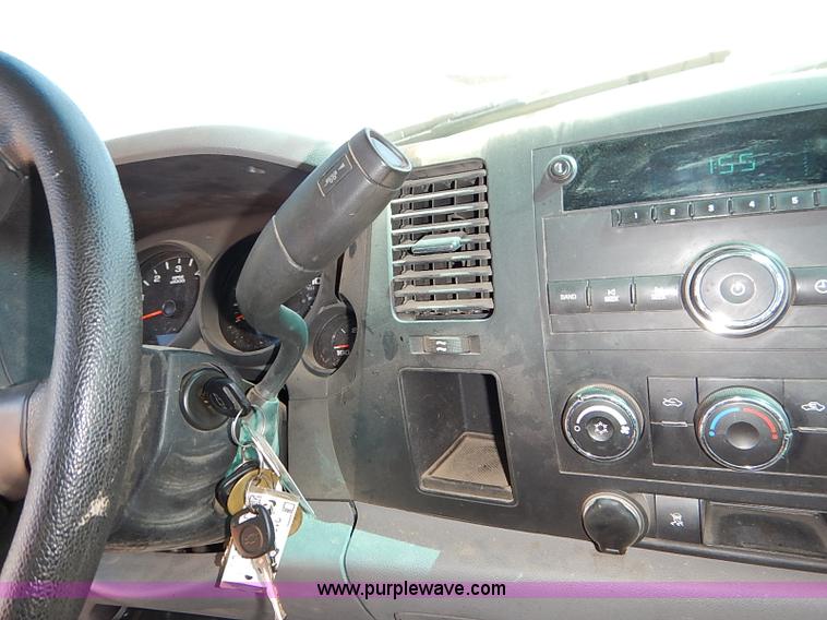 image for item J3005 2011 Chevrolet Silverado 1500 pickup truck