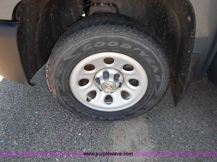 image for item J3005 2011 Chevrolet Silverado 1500 pickup truck